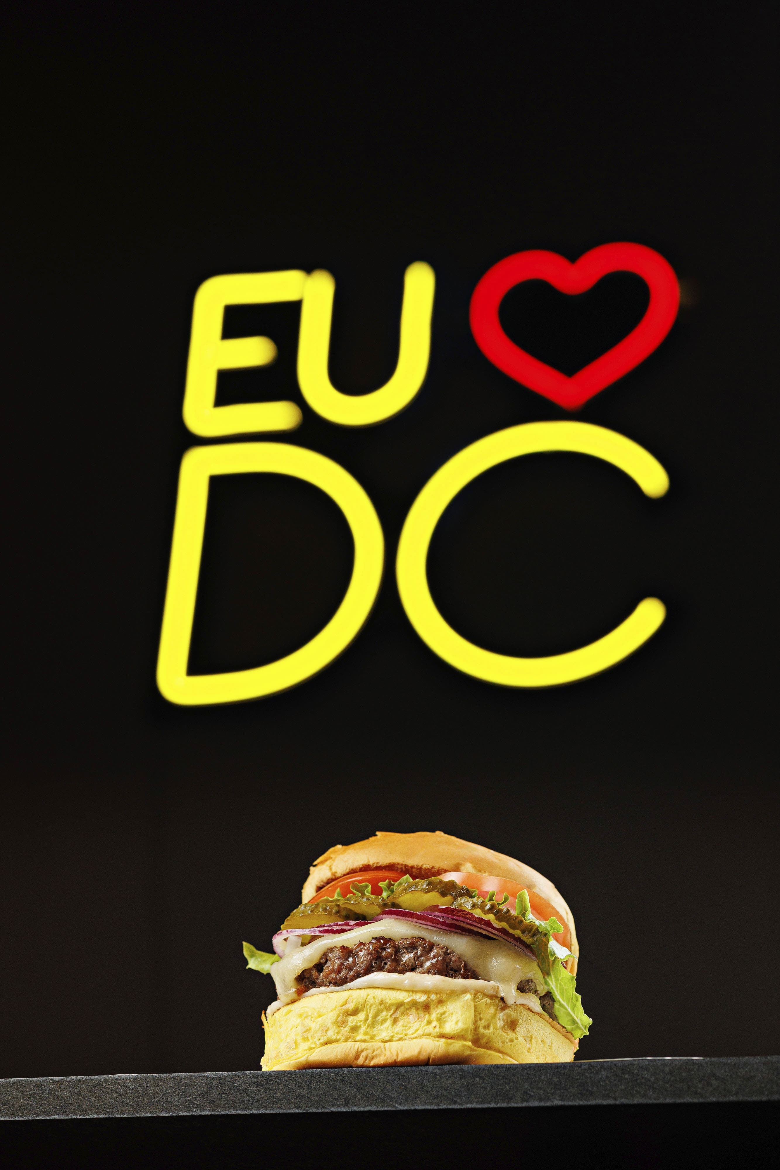 Letreiro neon EU amo DC